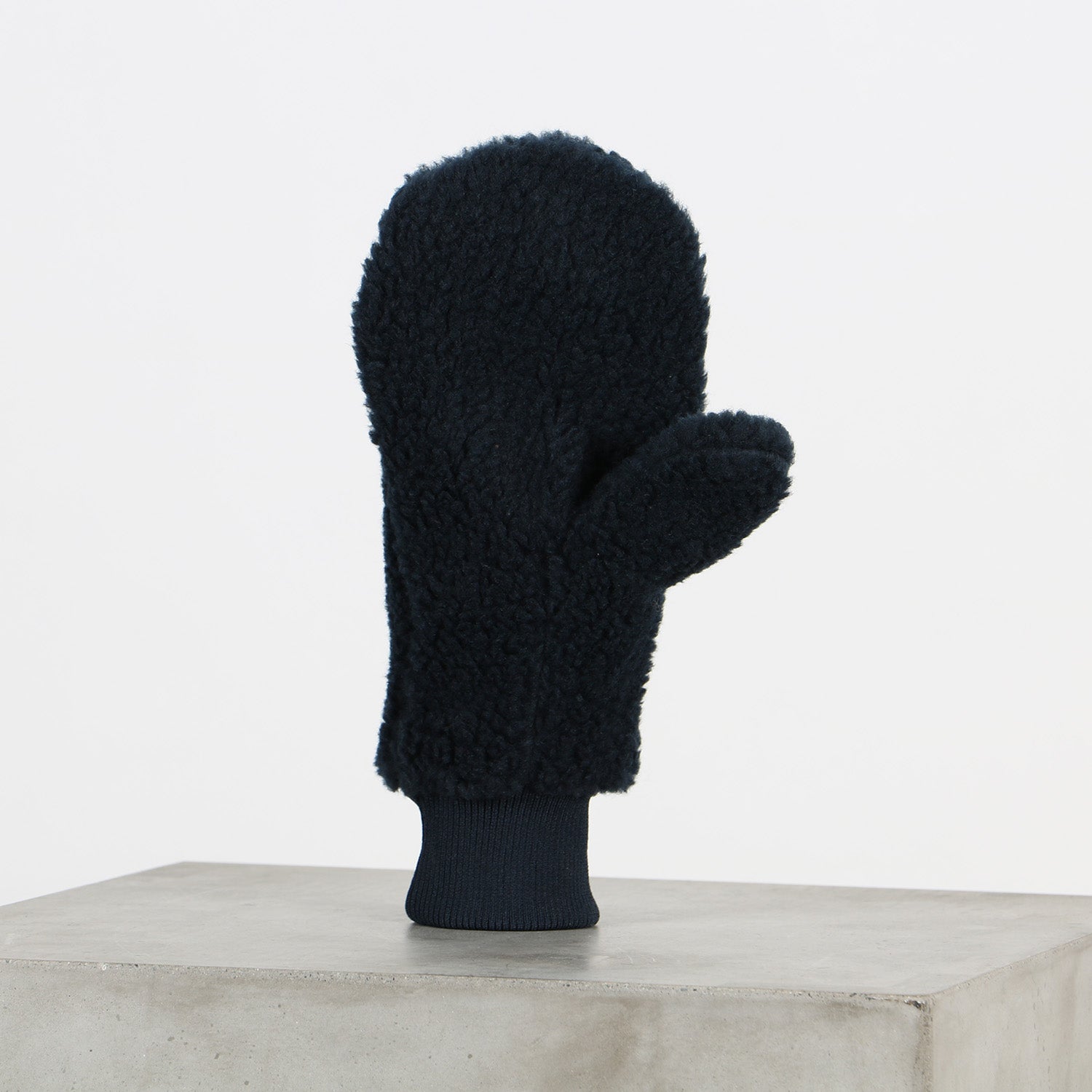 Vantar i fleece tillverkad av 8% återvunnen polyester