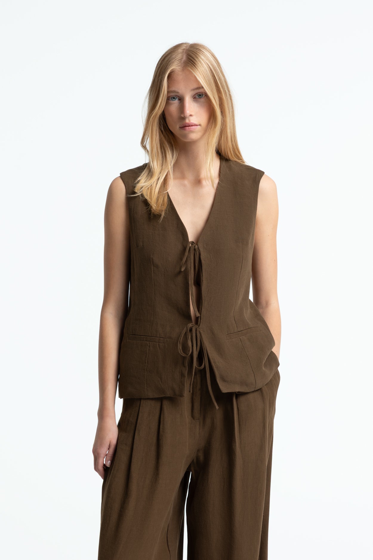 Latanja Vest Carafe Brown
