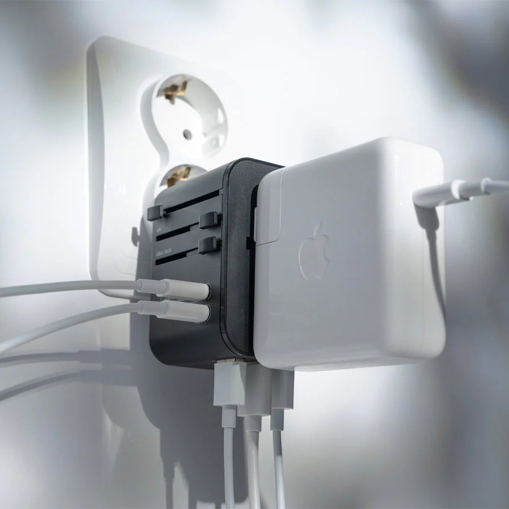 Global Travel Adapter Black