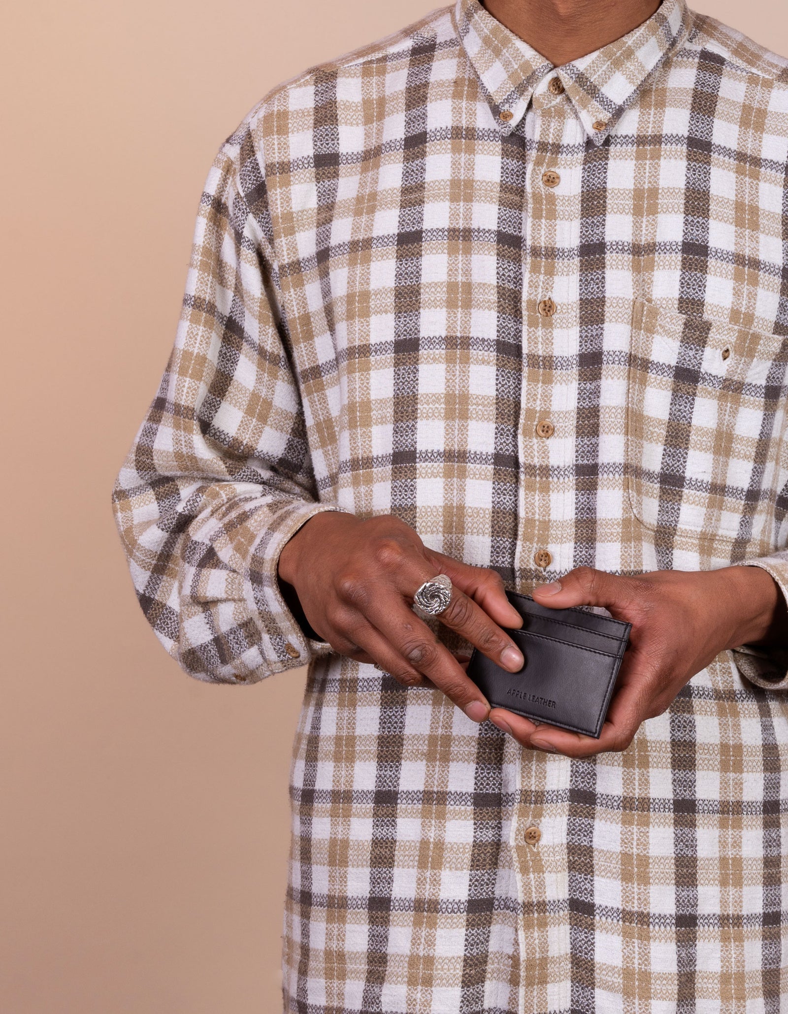 Mark’s Cardcase Vegan Apple Leather Black - O MY BAG