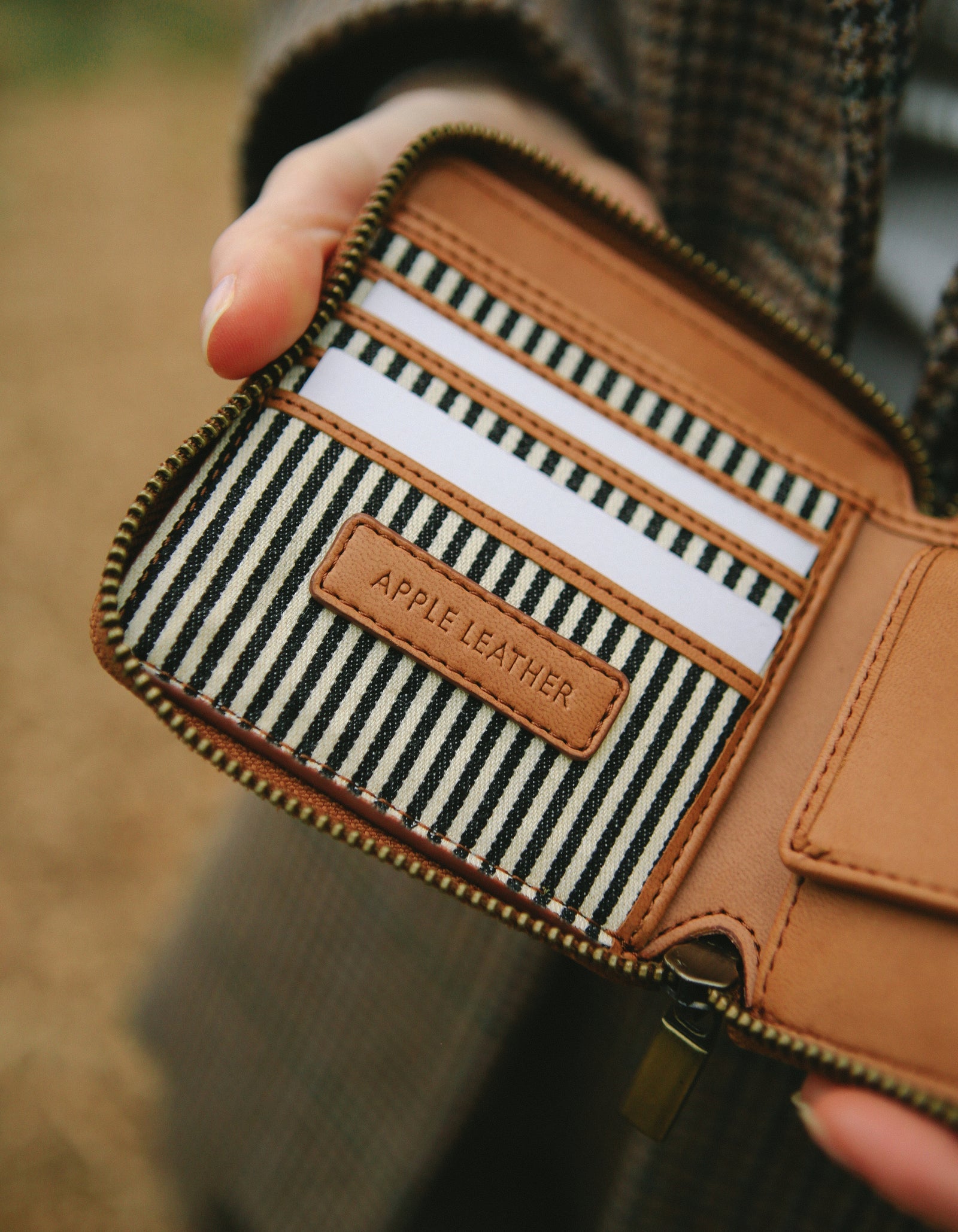 Sonny Square Wallet Apple Leather Cognac - O MY BAG