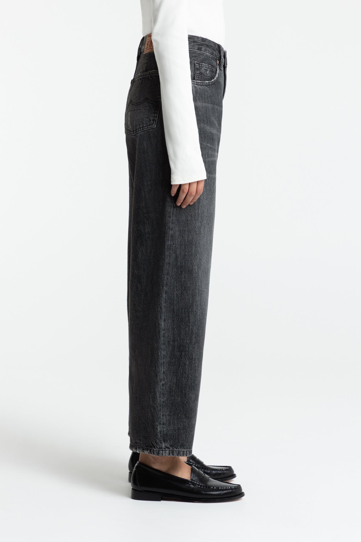 Leila Organic Cotton Ceky Black Worn