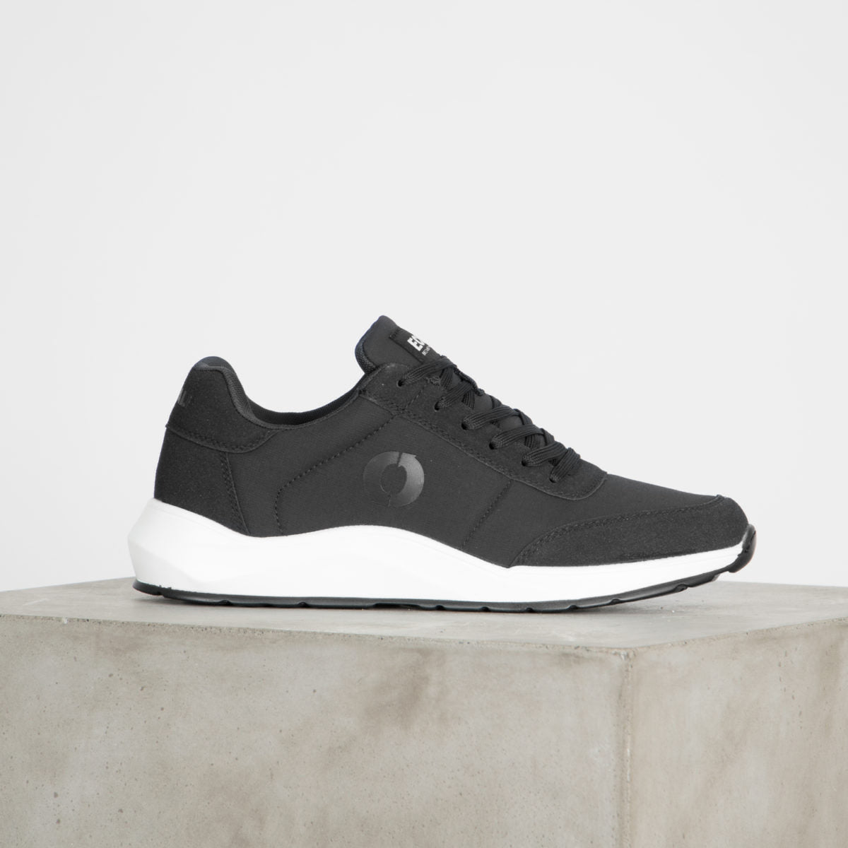 Herrsneaker av återvunna material från Ecoalf