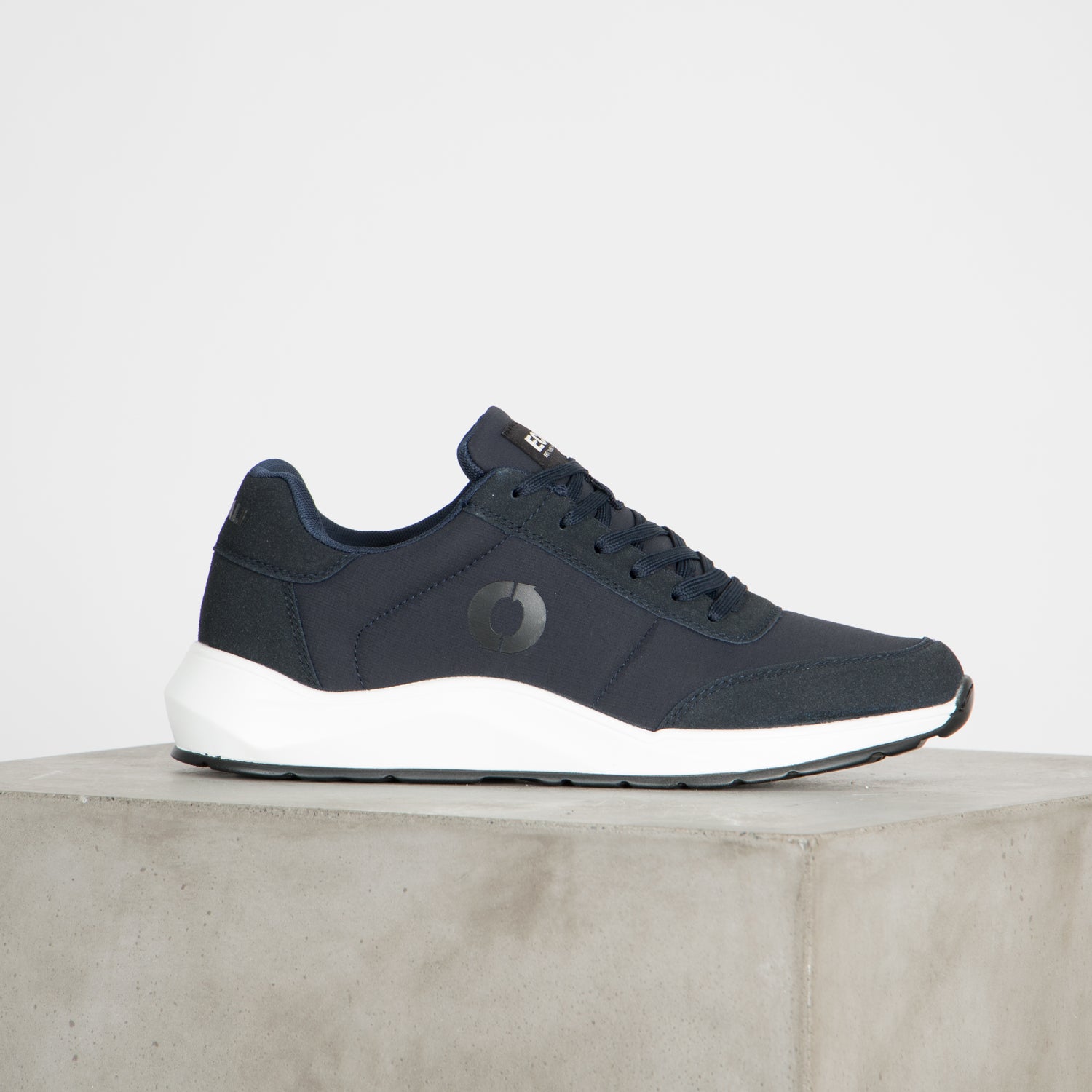 vegan sneaker Anthon från Eoclaf i återvunna material