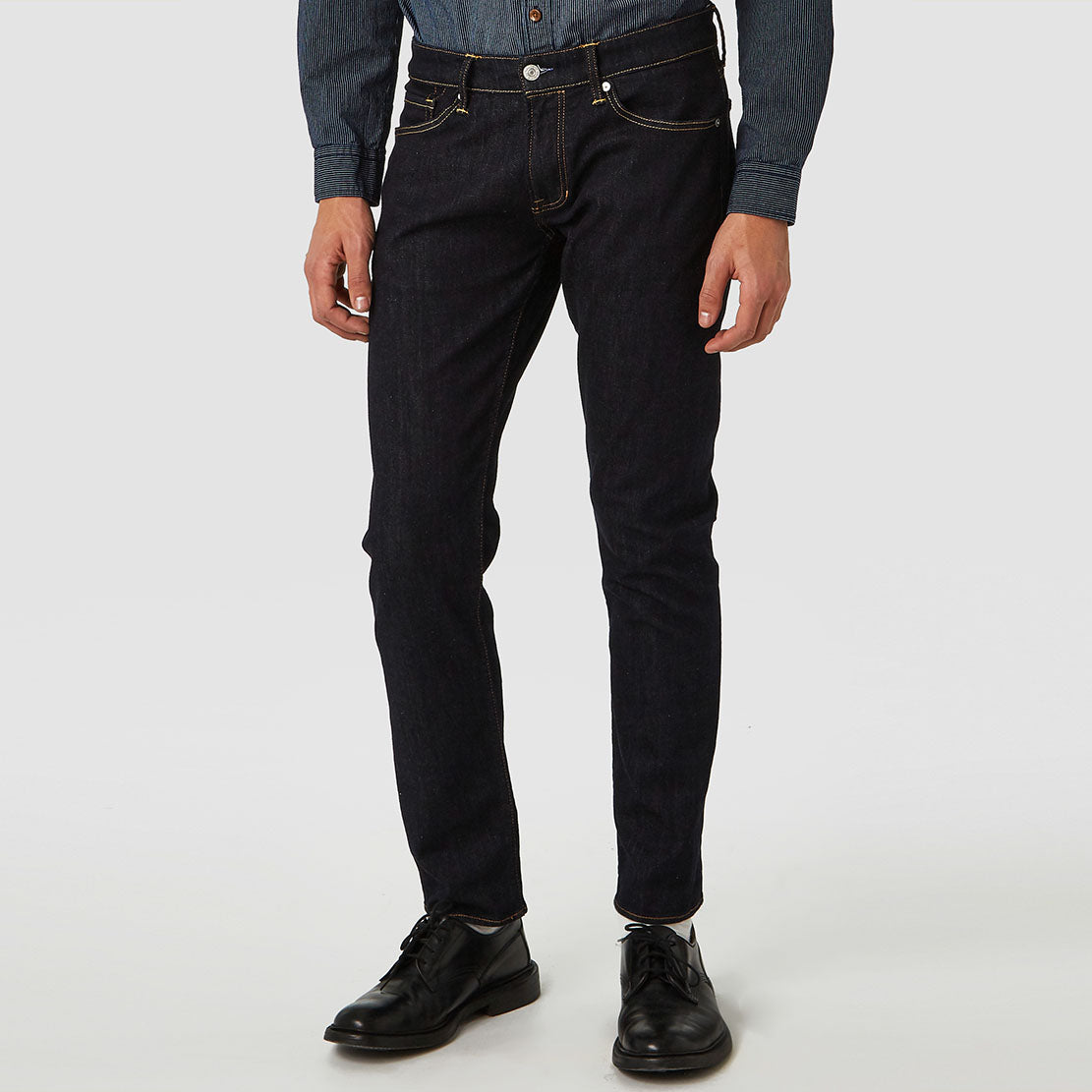 Charles Rinse ekologiska jeans herr från KOI - Kings of Indigo. Slimfit, mid rise & tapered fit.