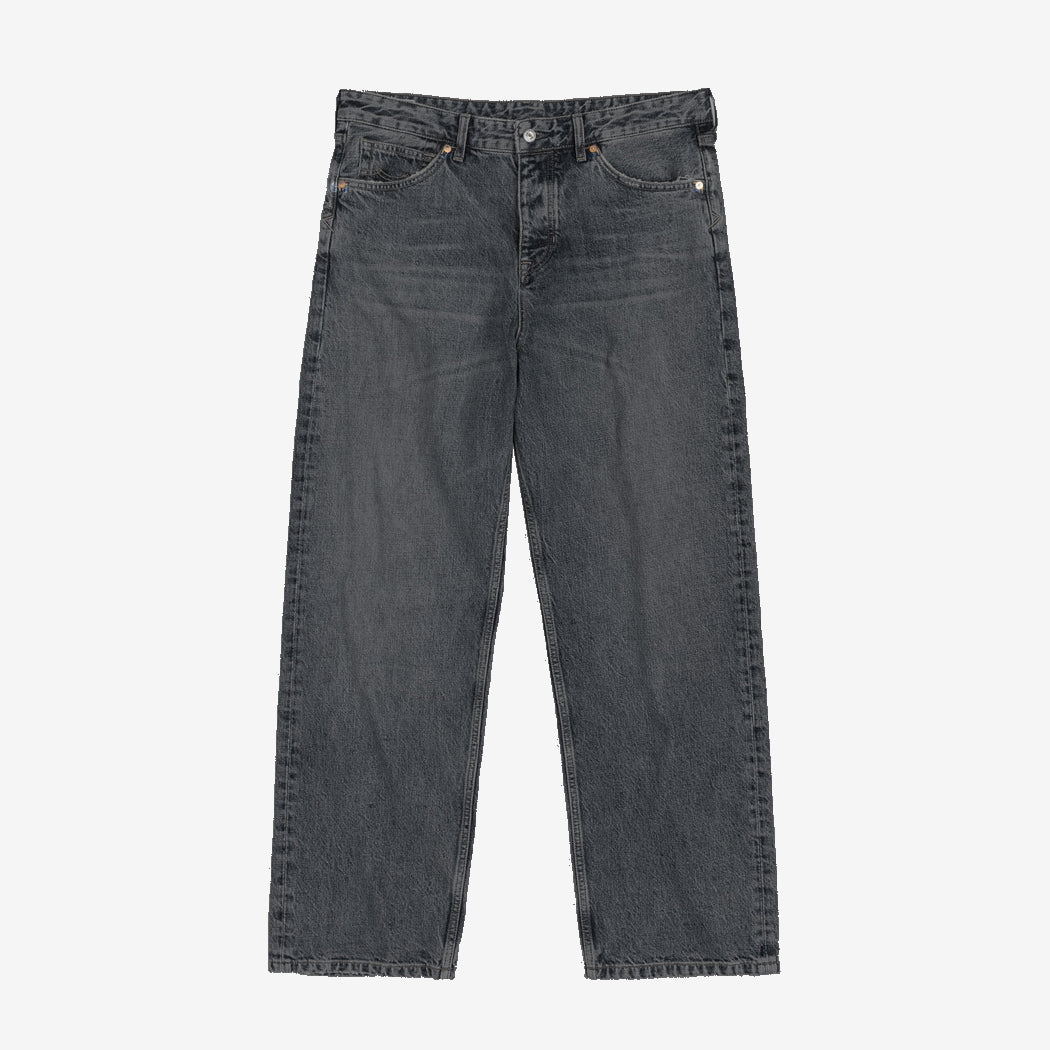 Noah Loose-Fit Ceky Black Worn