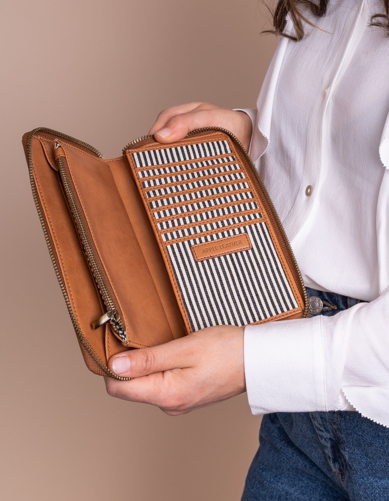 Sonny Wallet Apple Leather Cognac - O MY BAG