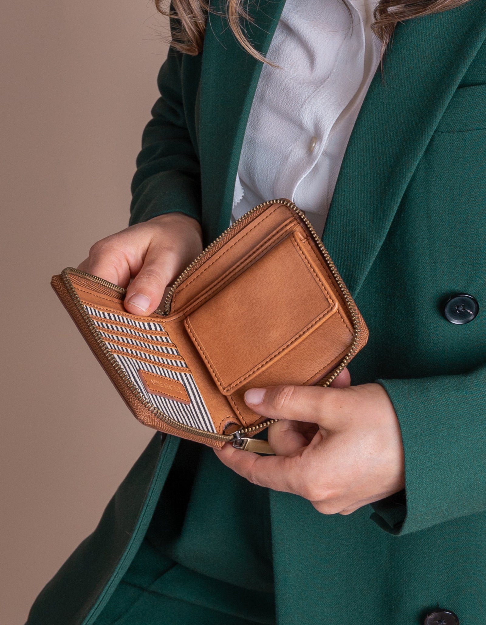 Sonny Square Wallet Apple Leather Cognac - O MY BAG