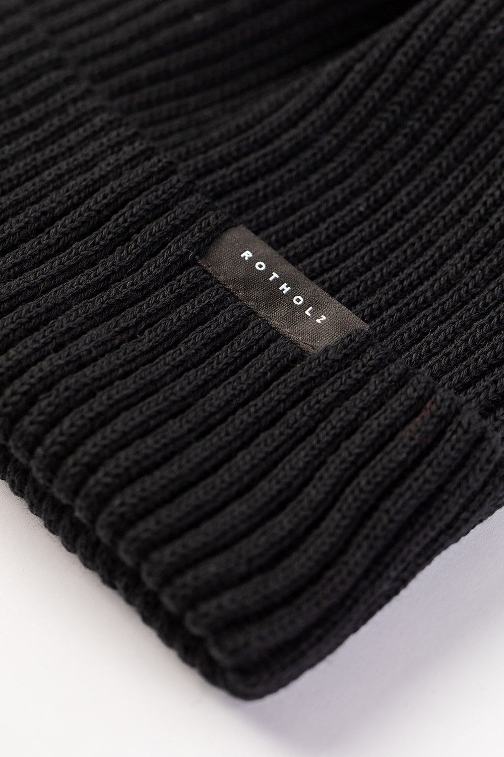 Merino Wool Classic Ribbed Beanie Black - ROTHOLZ