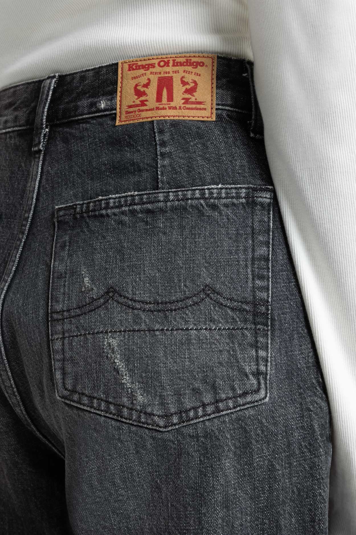 Leila Organic Cotton Ceky Black Worn