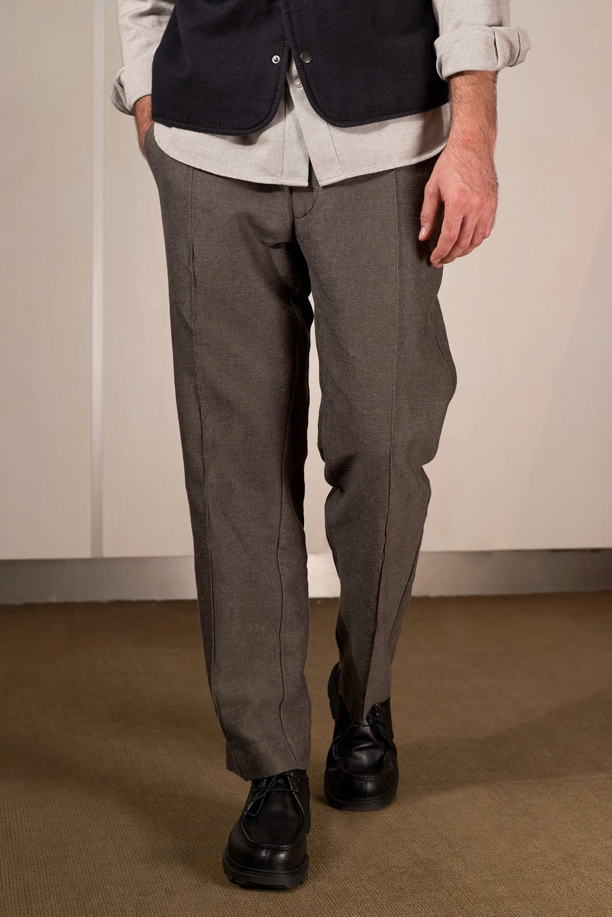 Magnus Winter Linen Trousers Taupe